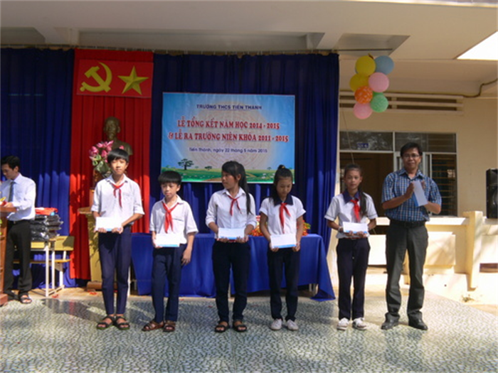 Công ty Tính Thành trao học bổng học sinh nghèo