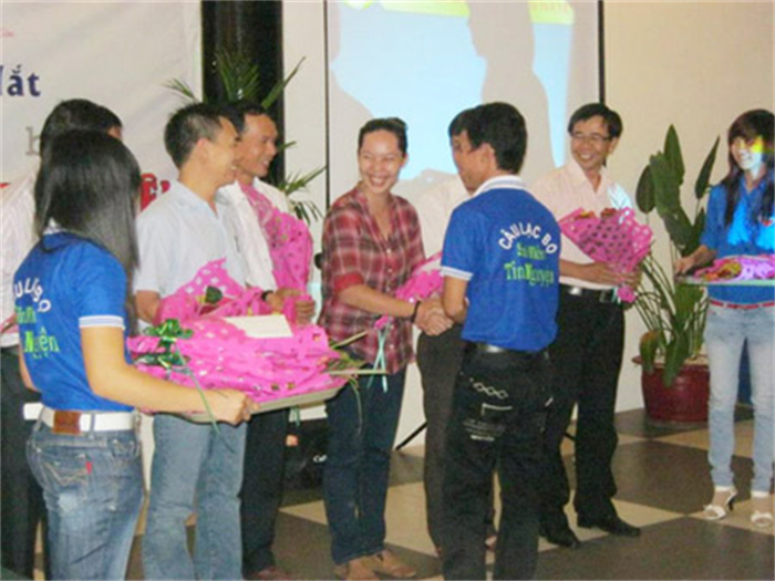 Tính Thành bảo trợ CLB Sinh viên vì cộng đồng