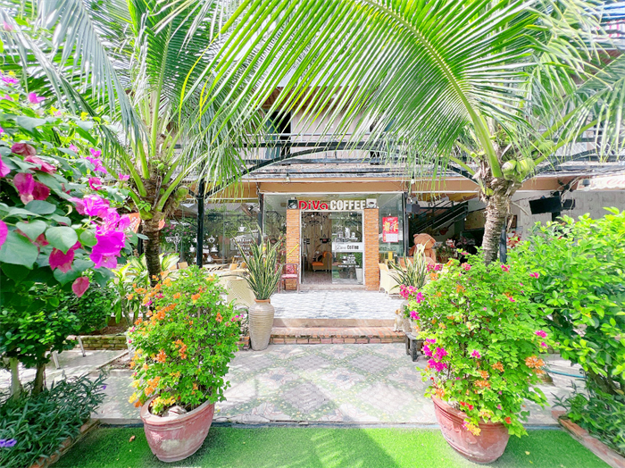 Tính Thành bàn giao khai trương website Diva Homestay Travel