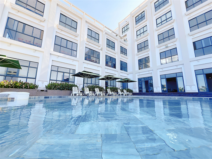 Tính Thành bàn giao khai trương website Bờ Biển Vàng Hotel