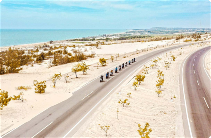 Tính Thành bàn giao khai trương website Ban Quản Lý Điểm Du Lịch Bàu Trắng